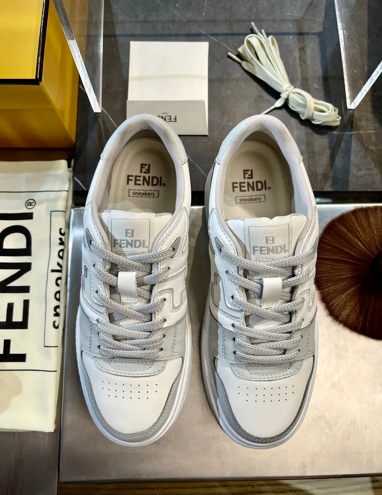 Fendi FF Runner Branco Cinza Couro Superior Biqueira Perfurada Zapatilhas Lifestyle 4