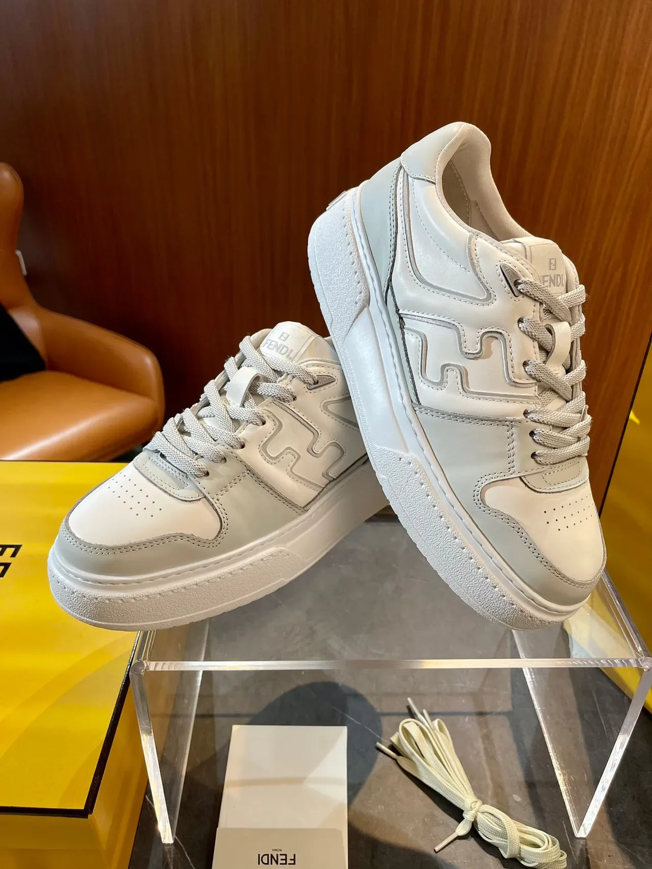 Fendi FF Runner Branco Cinza Couro Superior Biqueira Perfurada Zapatilhas Lifestyle 5