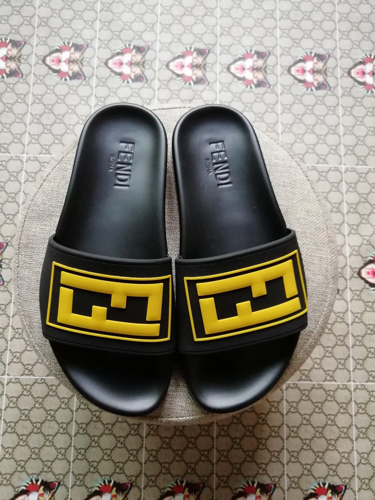 Fendi FF Slide काले पीले नीले लाल चप्पल 3