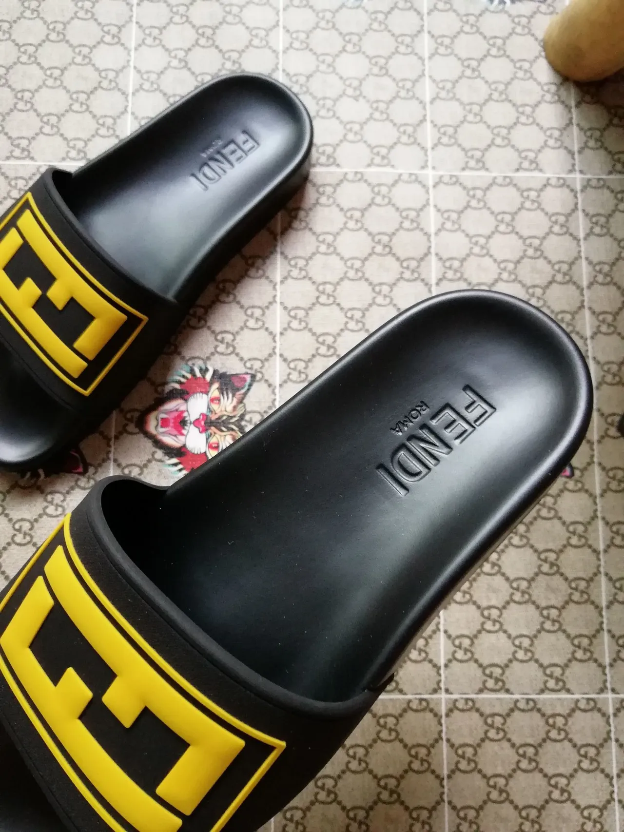 Fendi FF Slide काले पीले नीले लाल चप्पल 5