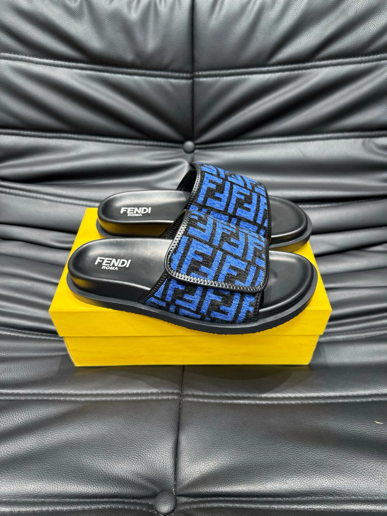 Fendi FF Slide নীলা এবং কালো Monogram স্লিপার 4