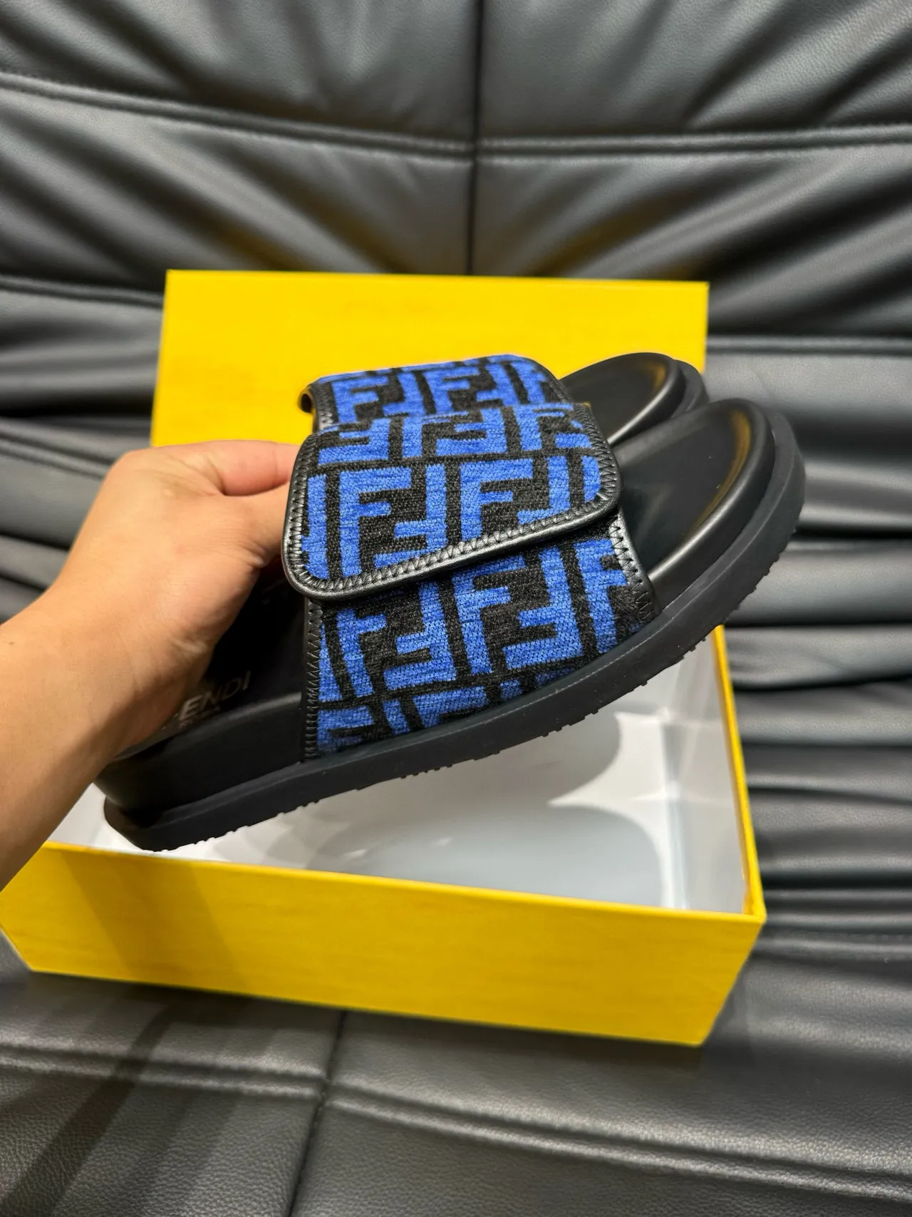 Fendi FF Slide নীলা এবং কালো Monogram স্লিপার 7
