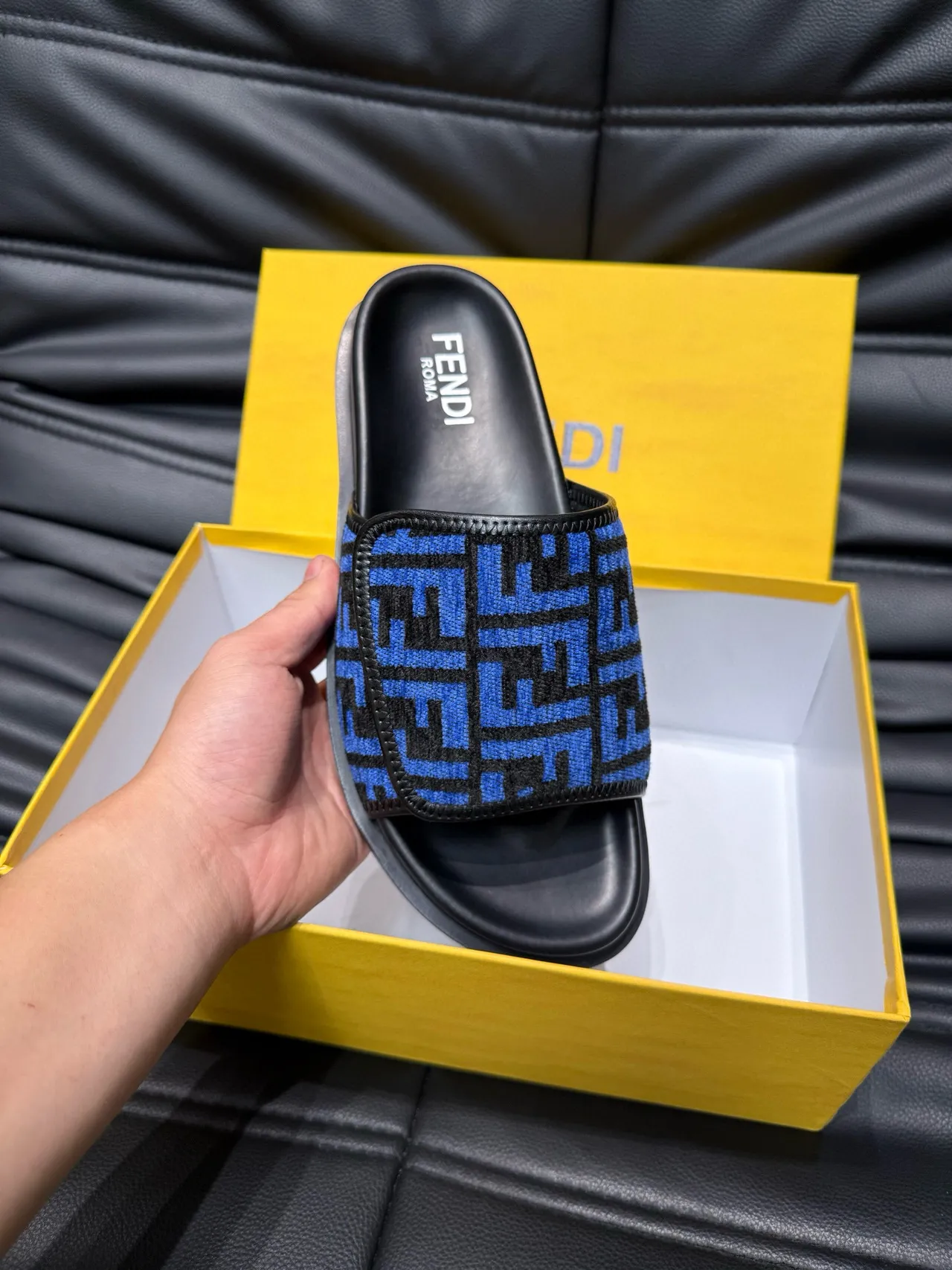 Fendi FF Slide নীলা এবং কালো Monogram স্লিপার 8