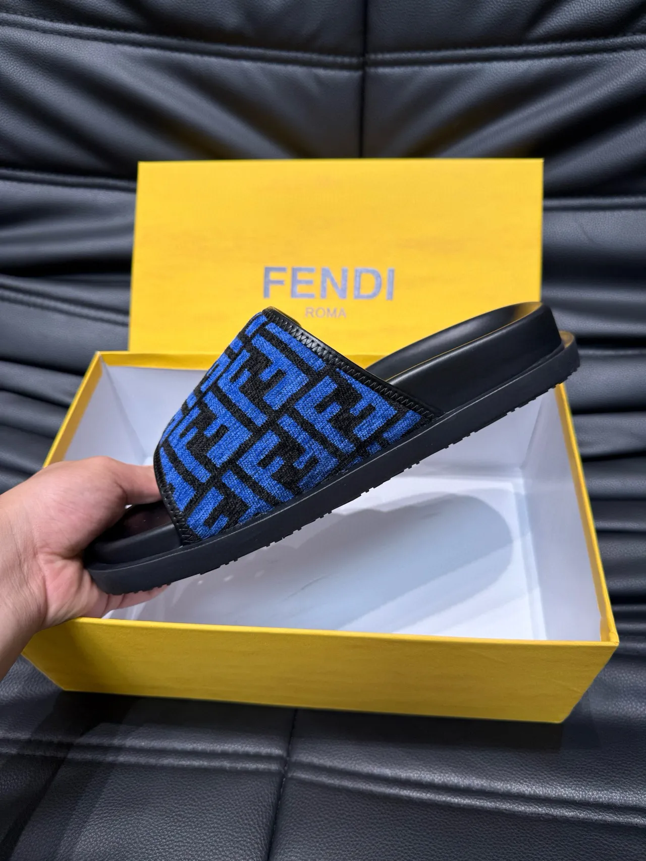 Fendi FF Slide নীলা এবং কালো Monogram স্লিপার 9