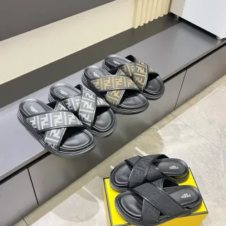Fendi Mania FF Monogram صنادل منصة بشرائط متقاطعة