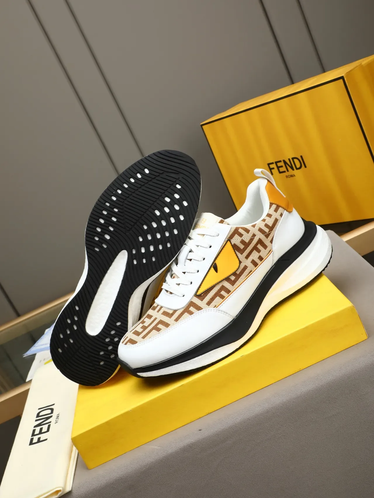 Fendi Monster Eye FF Jacquard Branco e Amarelo Tênis Lifestyle 4