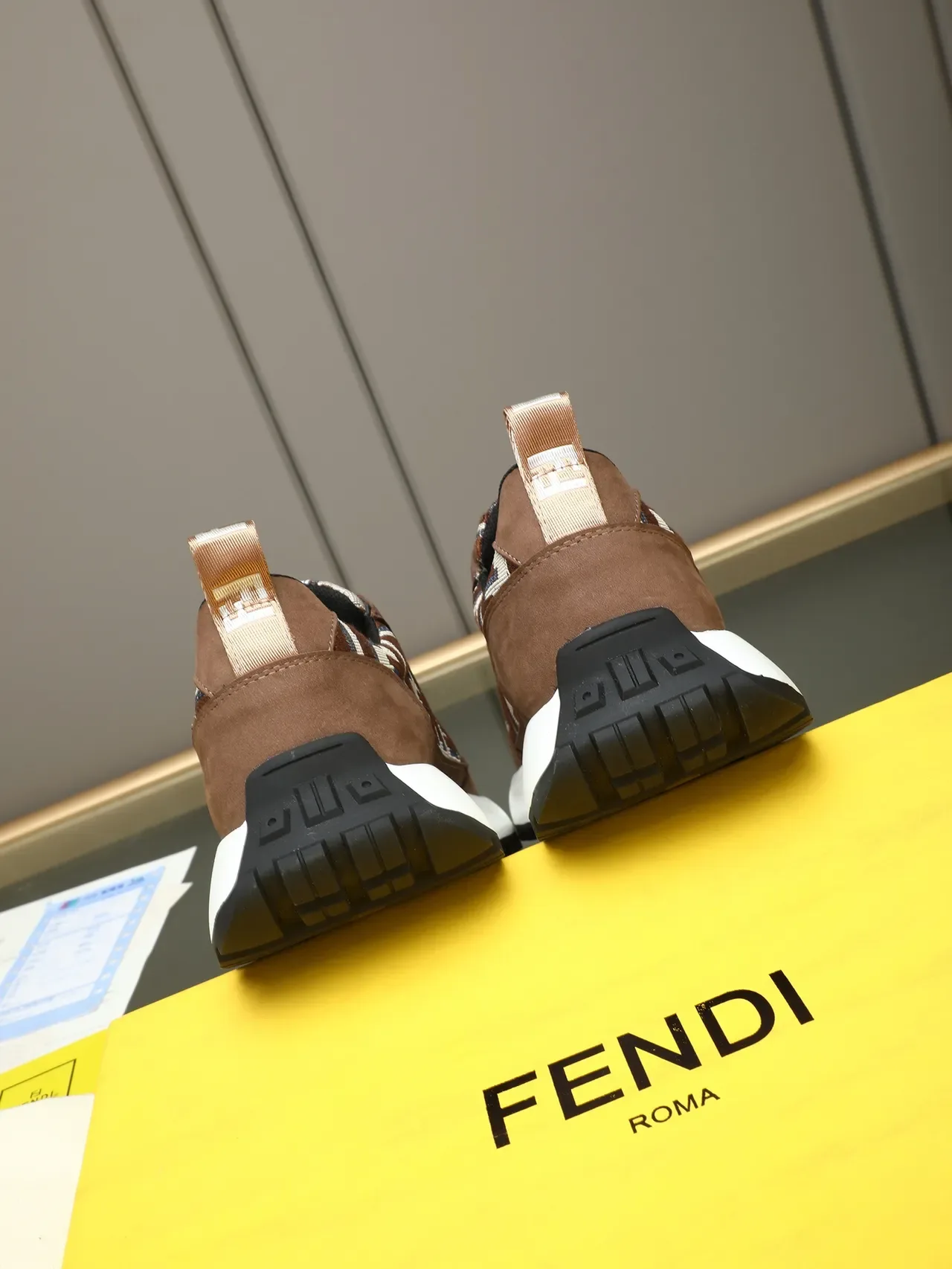 Fendi Runner বাদামি বেইজ FF Jacquard টেক্সটাইল সুয়েড ওভারলেস লাইফস্টাইল স্নিকার্স 4