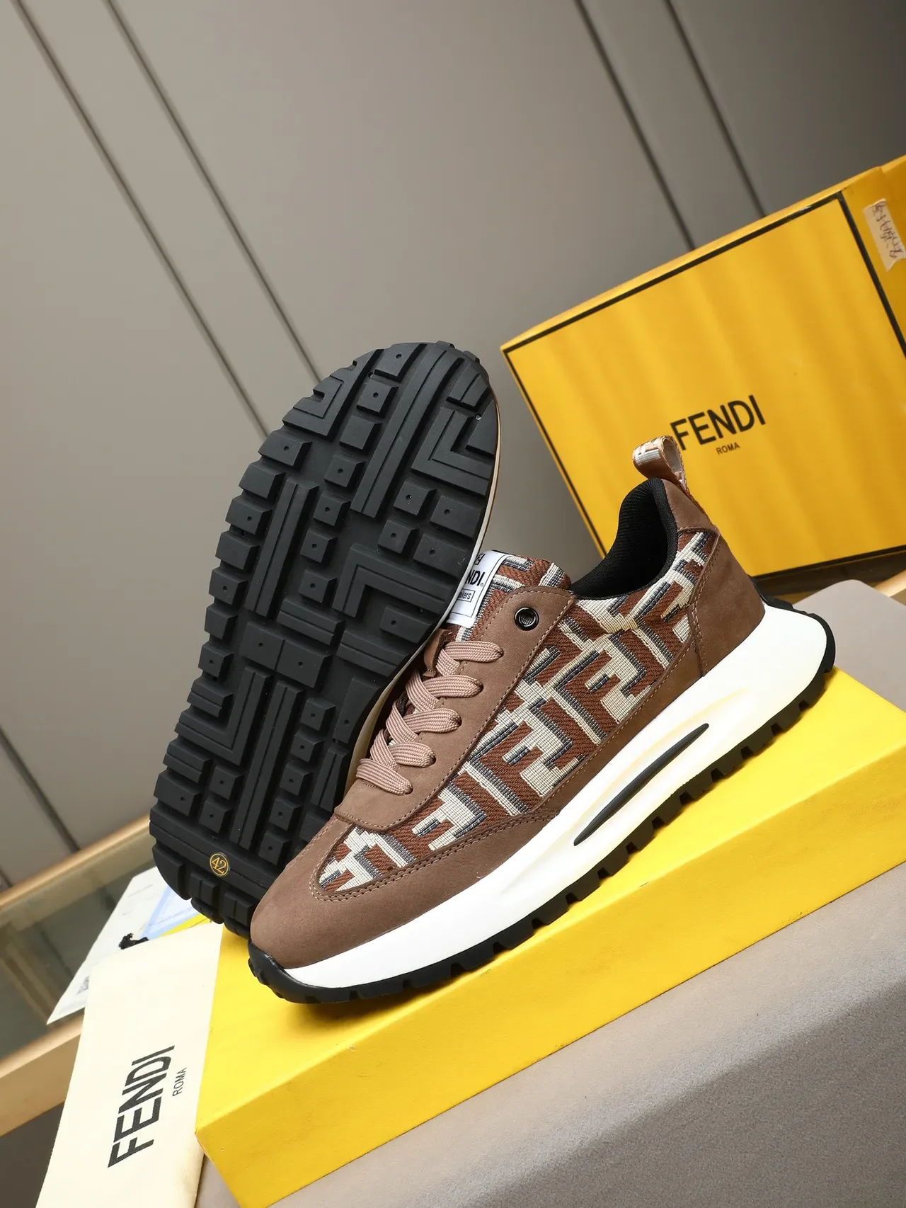 Fendi Runner বাদামি বেইজ FF Jacquard টেক্সটাইল সুয়েড ওভারলেস লাইফস্টাইল স্নিকার্স 5