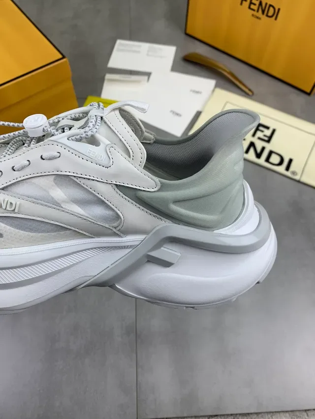 Fendi Runner सफेद भूरा प्लेटफॉर्म सोल लेयर्ड सिंथेटिक और मेश अपर चंकी स्नीकर 4