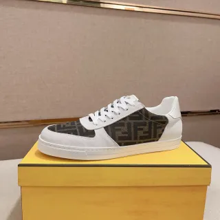 Fendi 白色棕色低帮麂皮和印花面料鞋面生活方式运动鞋