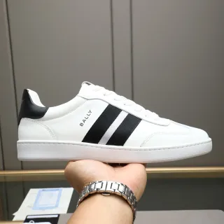 BALLY Sneakers Lifestyle Blanc et Noir en Cuir avec Panneau Latéral à Trois Rayures