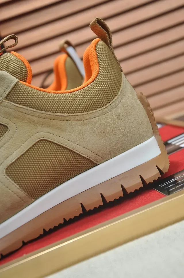 Tênis Lifestyle Bege e Laranja Painelado de Suede-Mesh 2