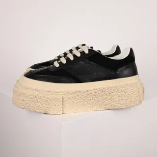 Sneakers chunky de plataforma texturados pretos e creme