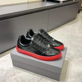 Black and Red Crinkled Leather Low-Top Casual Sneakers