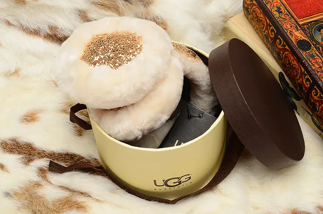 Bonnet à bandeau noir et or fluffy faux fur glitter-accented 4