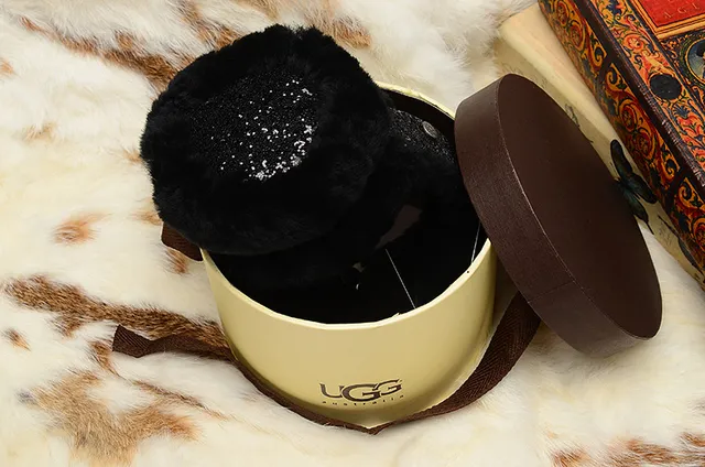 Bonnet à bandeau noir et or fluffy faux fur glitter-accented 16