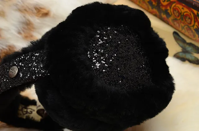Bonnet à bandeau noir et or fluffy faux fur glitter-accented 17