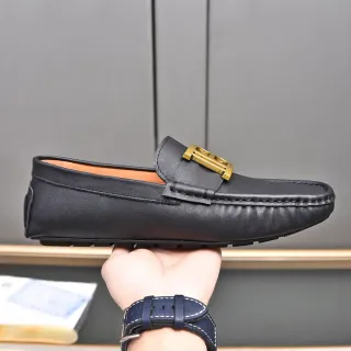 Loafer en cuir noir et or avec boucle