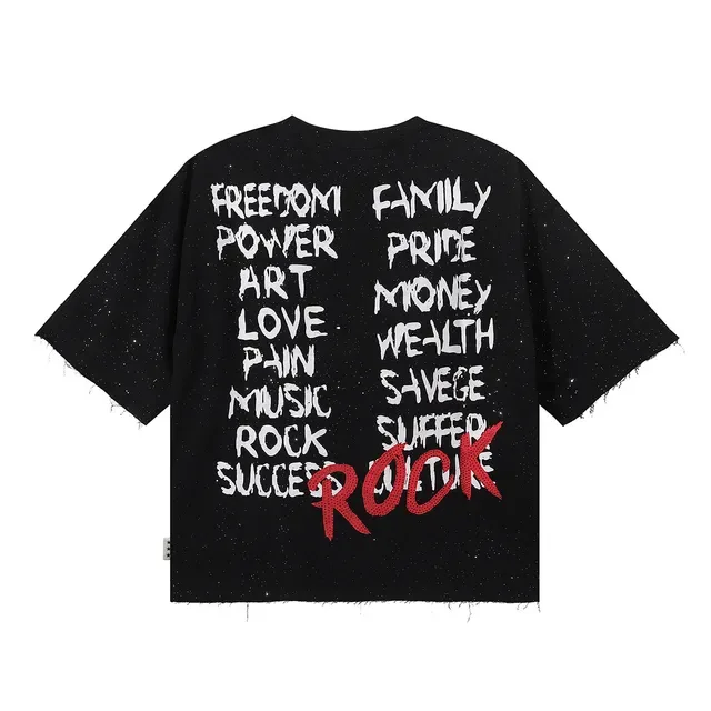 Camiseta negra cropped oversized con estampado gráfico y dobladillo crudo 2