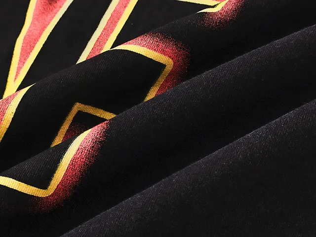 Camiseta preta oversized com estampa gráfica 6