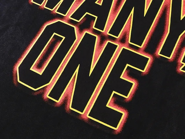 Camiseta preta oversized com estampa gráfica 8