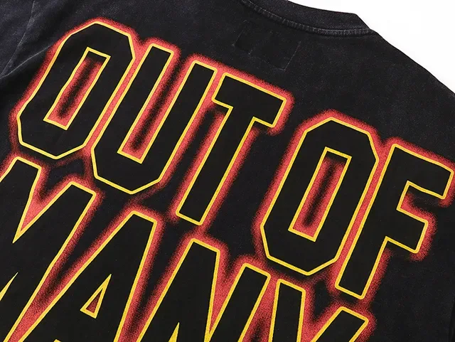 Camiseta preta oversized com estampa gráfica 9