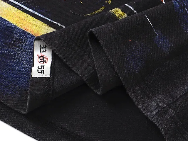 Camiseta preta oversized com estampa gráfica 13