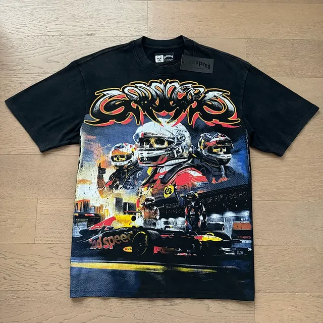 Camiseta preta oversized com estampa gráfica 16