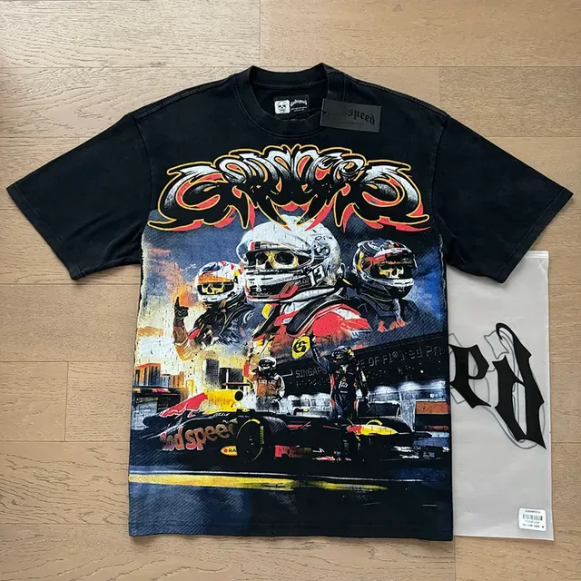 Camiseta preta oversized com estampa gráfica 17