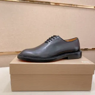 Chaussures Oxford en cuir lisse noir à bout de cap