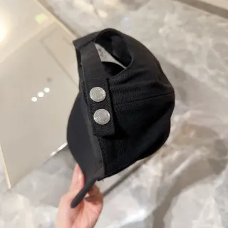 黑色结构式弹扣棒球帽