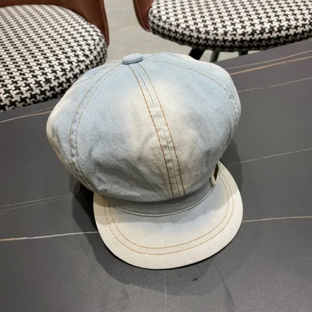 Beret de denim azul negro lavado claro con construcción de paneles cosidos 5