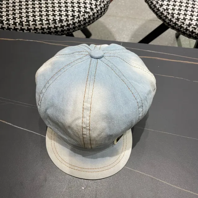 Beret de denim azul negro lavado claro con construcción de paneles cosidos 6