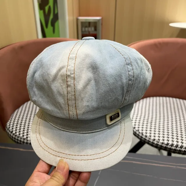 Beret de denim azul negro lavado claro con construcción de paneles cosidos 9