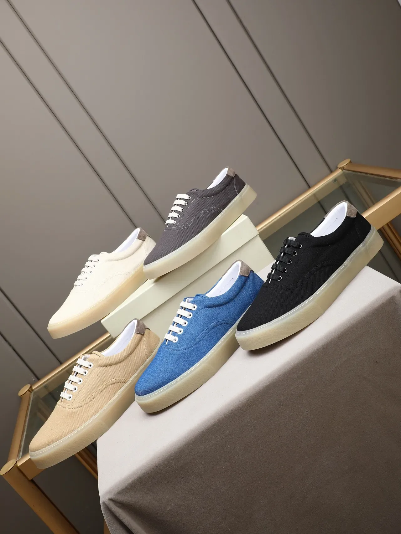 Zapatos casuales con upper de denim en azul y marrón y pestaña de talón de ante 2