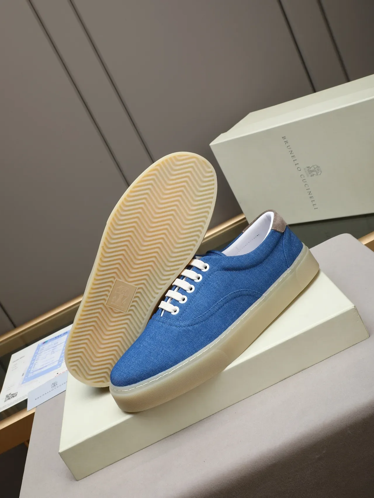 Zapatos casuales con upper de denim en azul y marrón y pestaña de talón de ante 5