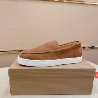 Loafer marrón y blanco de ante con suela de goma