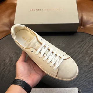 Brunello Cucinelli أحذية كاجوال جلد سويدي أوف وايت منخفضة