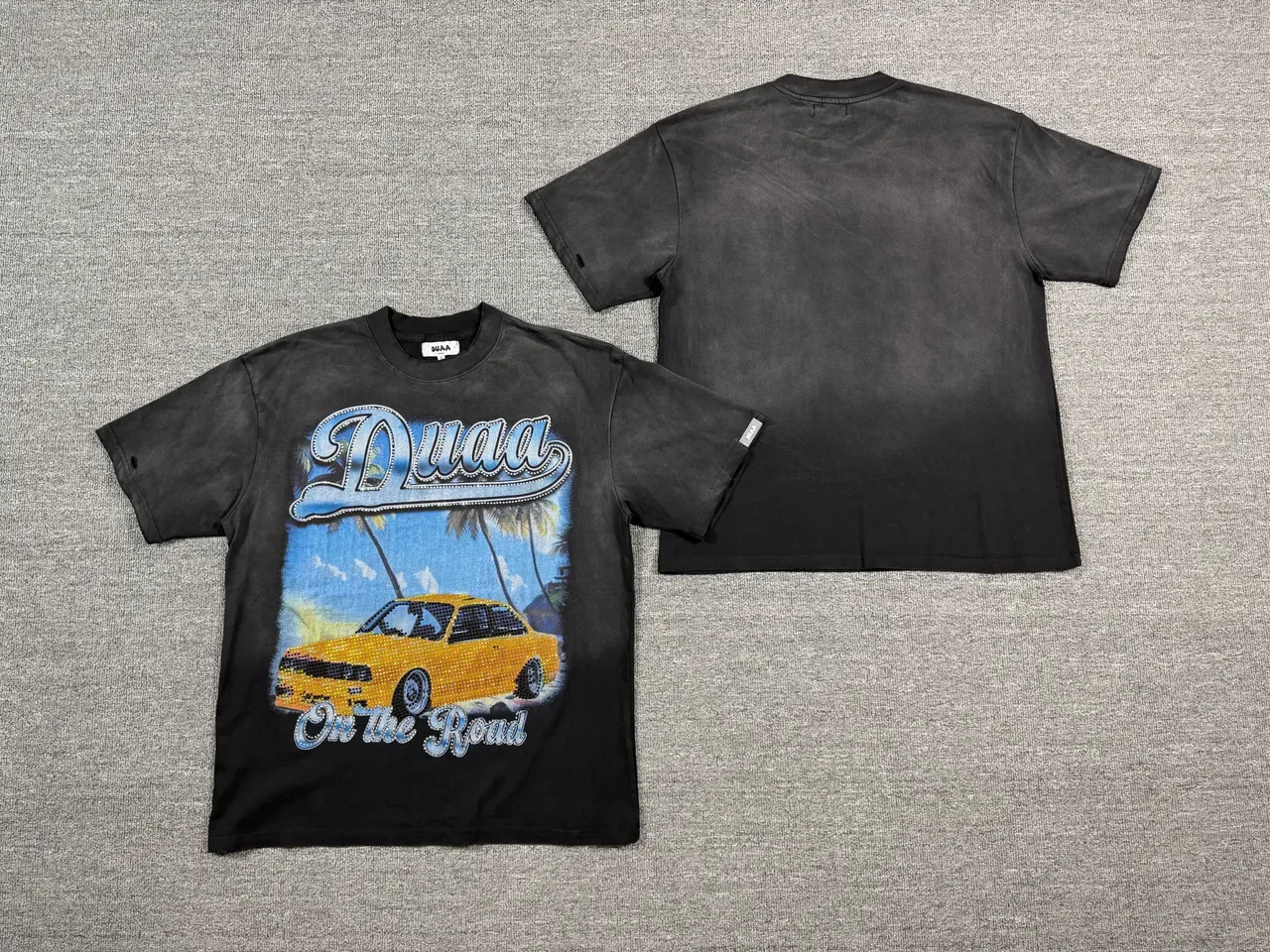 Camiseta BUAA preta de lavagem ácida com estampa gráfica de carro e strass 2