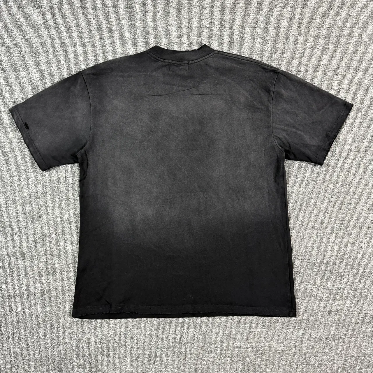 Camiseta BUAA preta de lavagem ácida com estampa gráfica de carro e strass 3