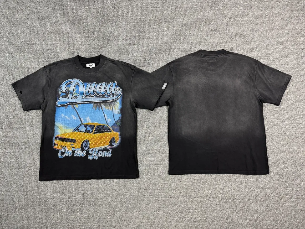 Camiseta BUAA preta de lavagem ácida com estampa gráfica de carro e strass 5
