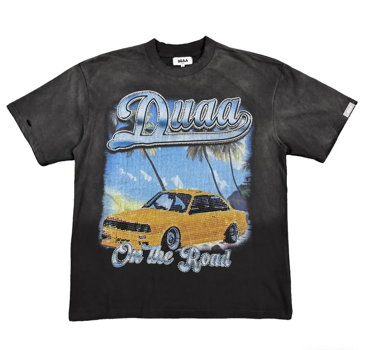 Camiseta BUAA preta de lavagem ácida com estampa gráfica de carro e strass 7