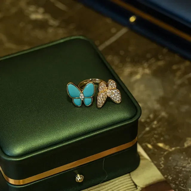 Bagues motif papillon pavé cristal et émail turquoise 5