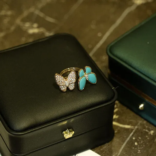 Bagues motif papillon pavé cristal et émail turquoise 7