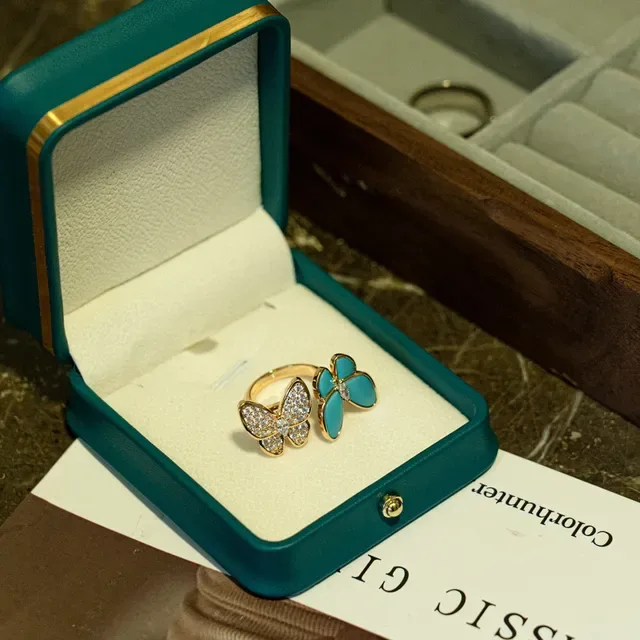 Bagues motif papillon pavé cristal et émail turquoise 9