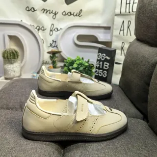 Zapatillas Lifestyle con Cierre de Correa en crema