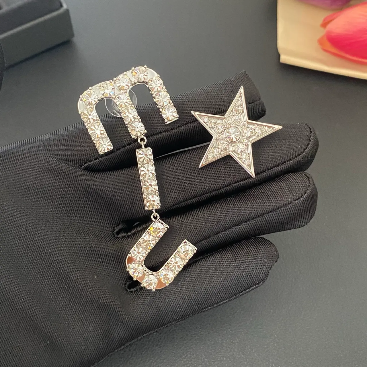 Crystal-Embellished Star and Curved Motif Metal Brooches 6