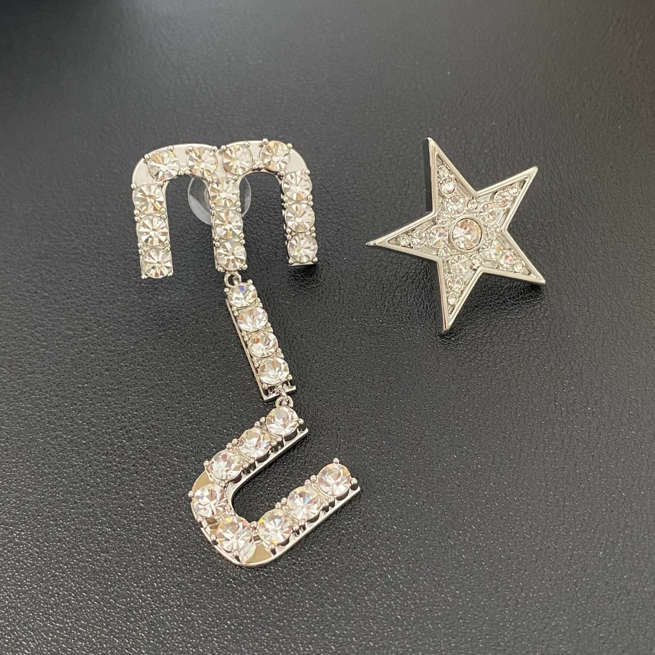 Crystal-Embellished Star and Curved Motif Metal Brooches 7