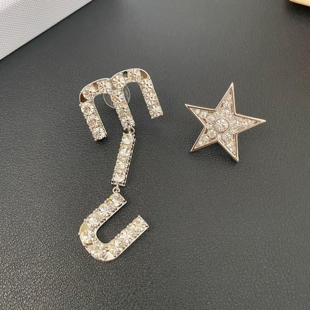 Crystal-Embellished Star and Curved Motif Metal Brooches 8
