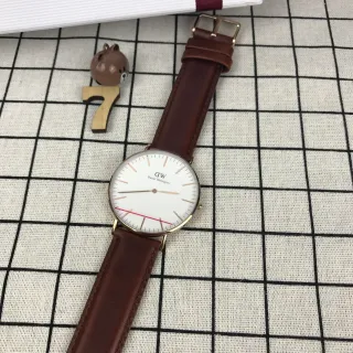 Daniel Wellington क्लासिक मिनिमलिस्ट भूरी चमड़े की पट्टी क्वार्ट्ज घड़ी